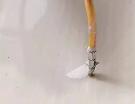志丹瓷砖空鼓维修公司专业解答在瓷砖铺贴过程中，如果使用的砂料过粗（如全部使用了粗砂），可能会导致以下问题